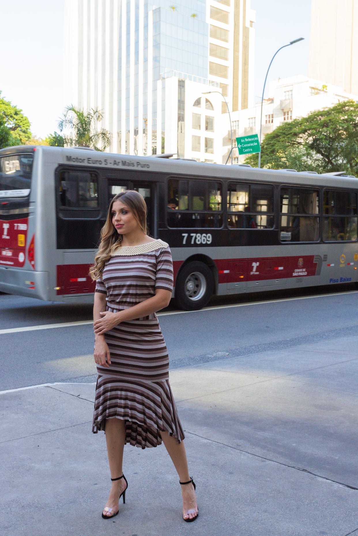 Conjunto de Saia e Blusa em Malha com Detalhe em Renda Barbante